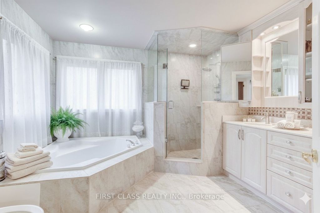 Photo of 333 Weldrick Road E, Richmond Hill, ON L4C 8L6 (MLS # N12712036)