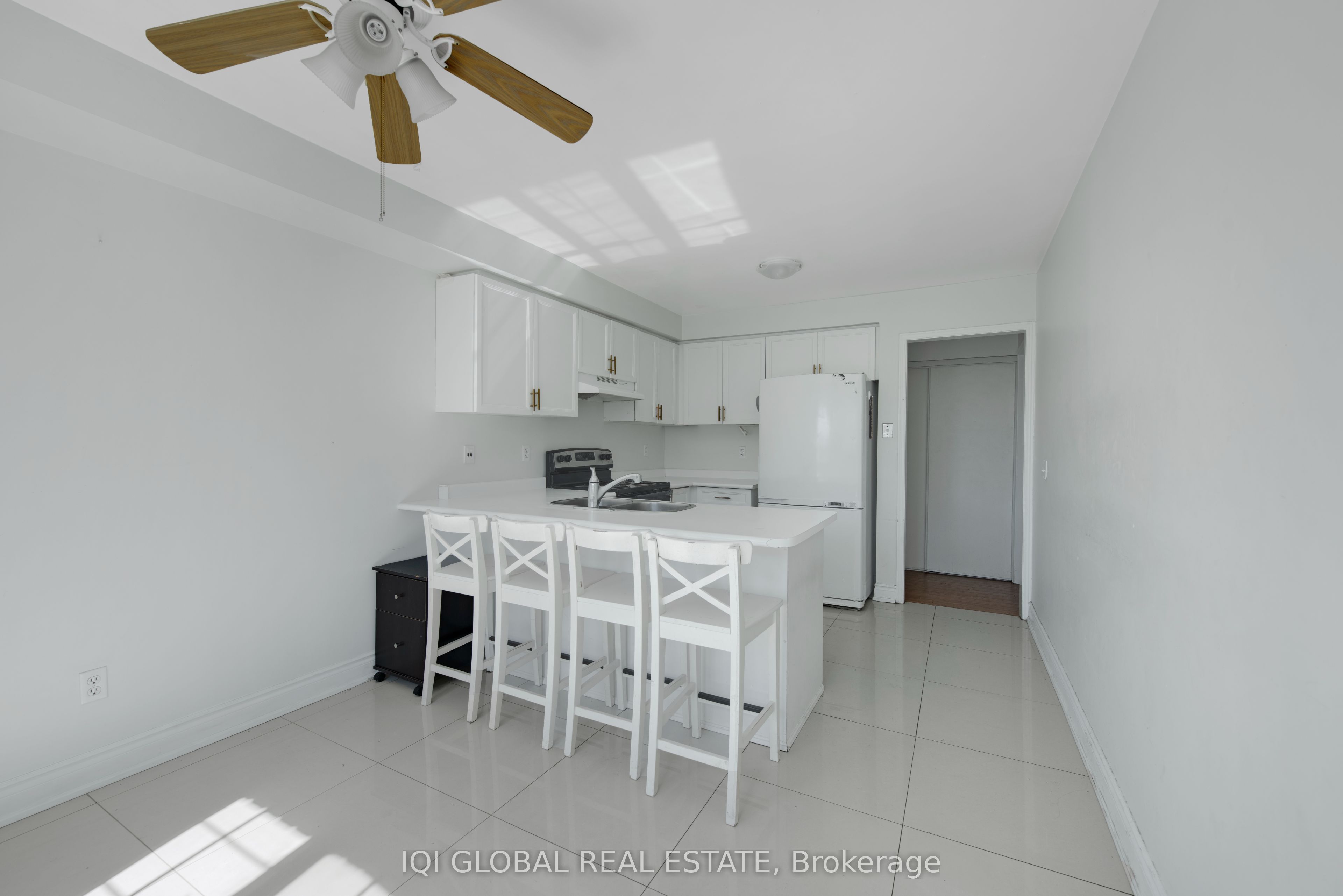 2 Sir Lou Drive 139