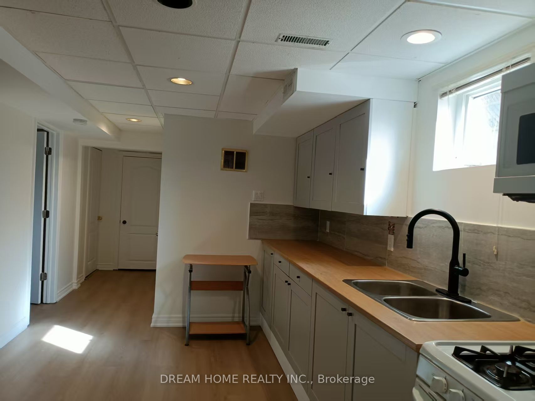 3 salt creek Avenue bsmt