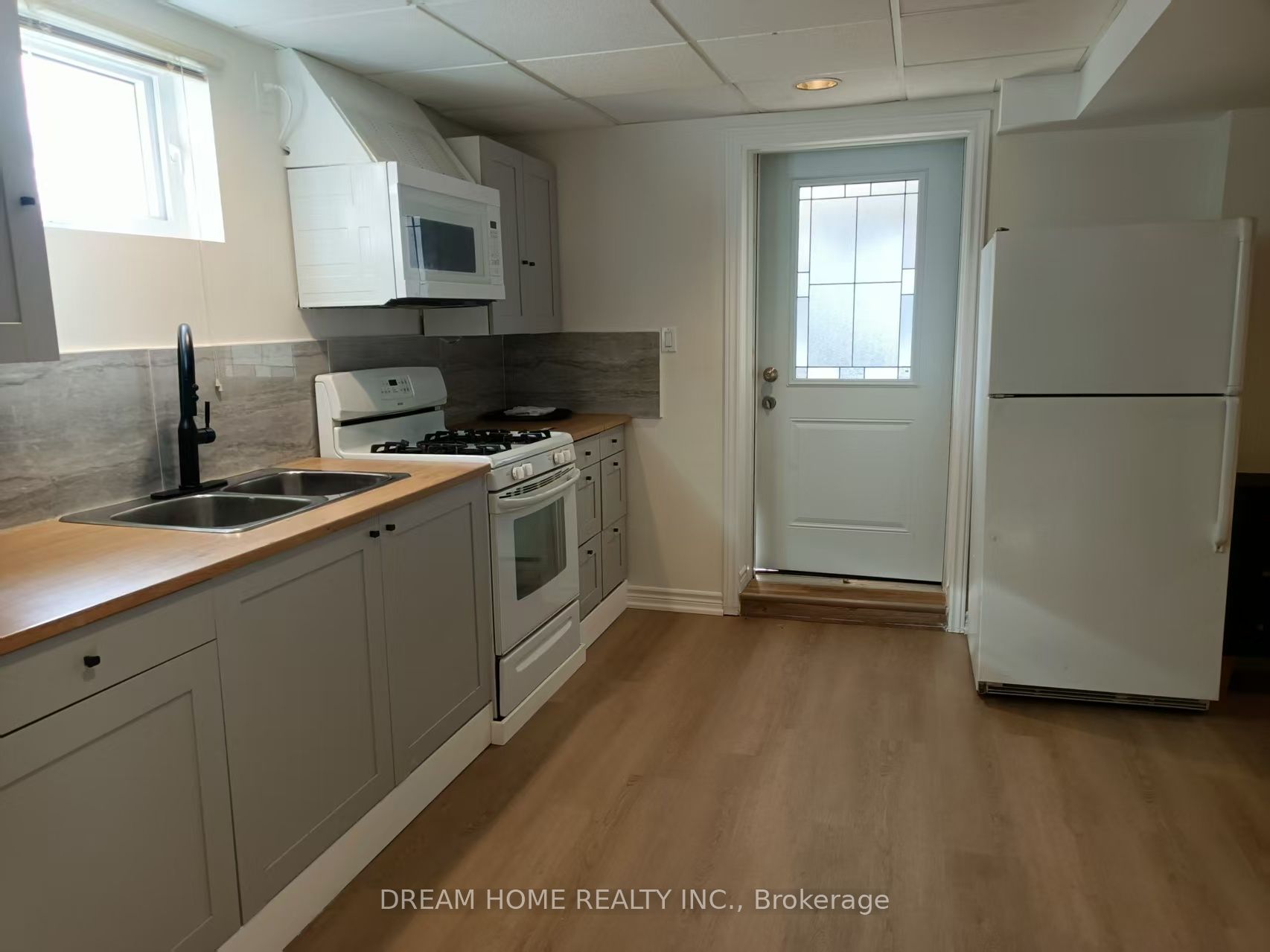 3 salt creek Avenue bsmt