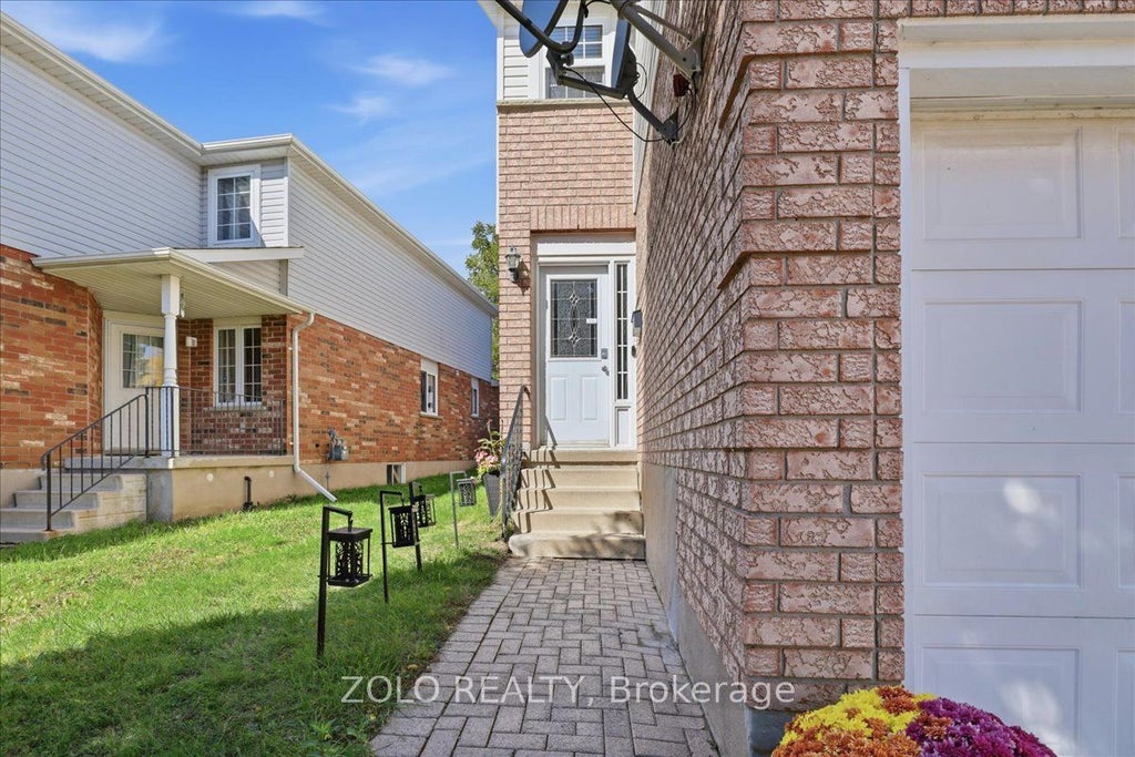 Photo of 401 Hidden Creek Drive, Kitchener, ON N2N 3N2 (MLS # X13869904)