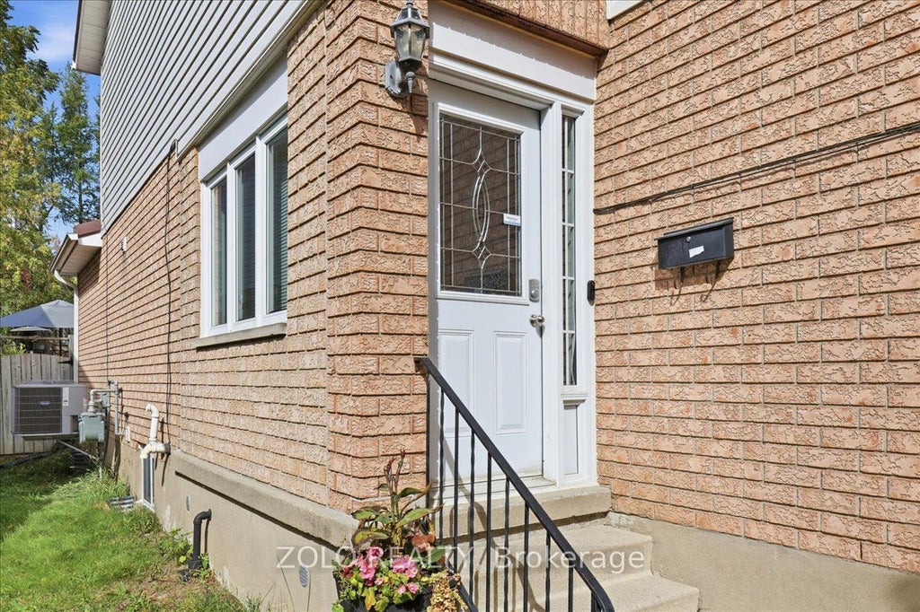Photo of 401 Hidden Creek Drive, Kitchener, ON N2N 3N2 (MLS # X13869904)
