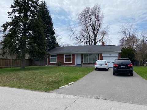 1564 Marionville Drive Mississauga ON L5E 2Y3