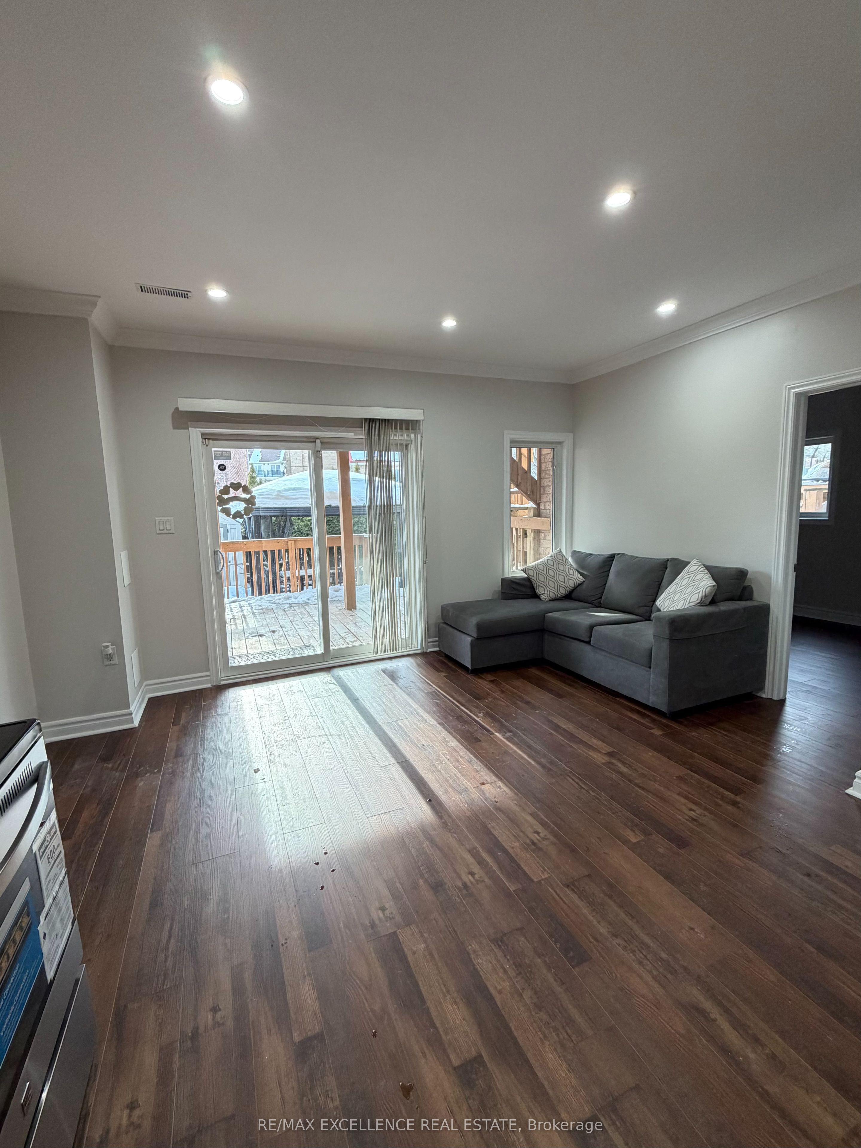 4568 Centretown Way Lower
