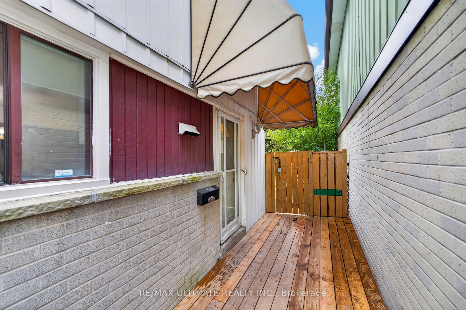 7 Grand River Court