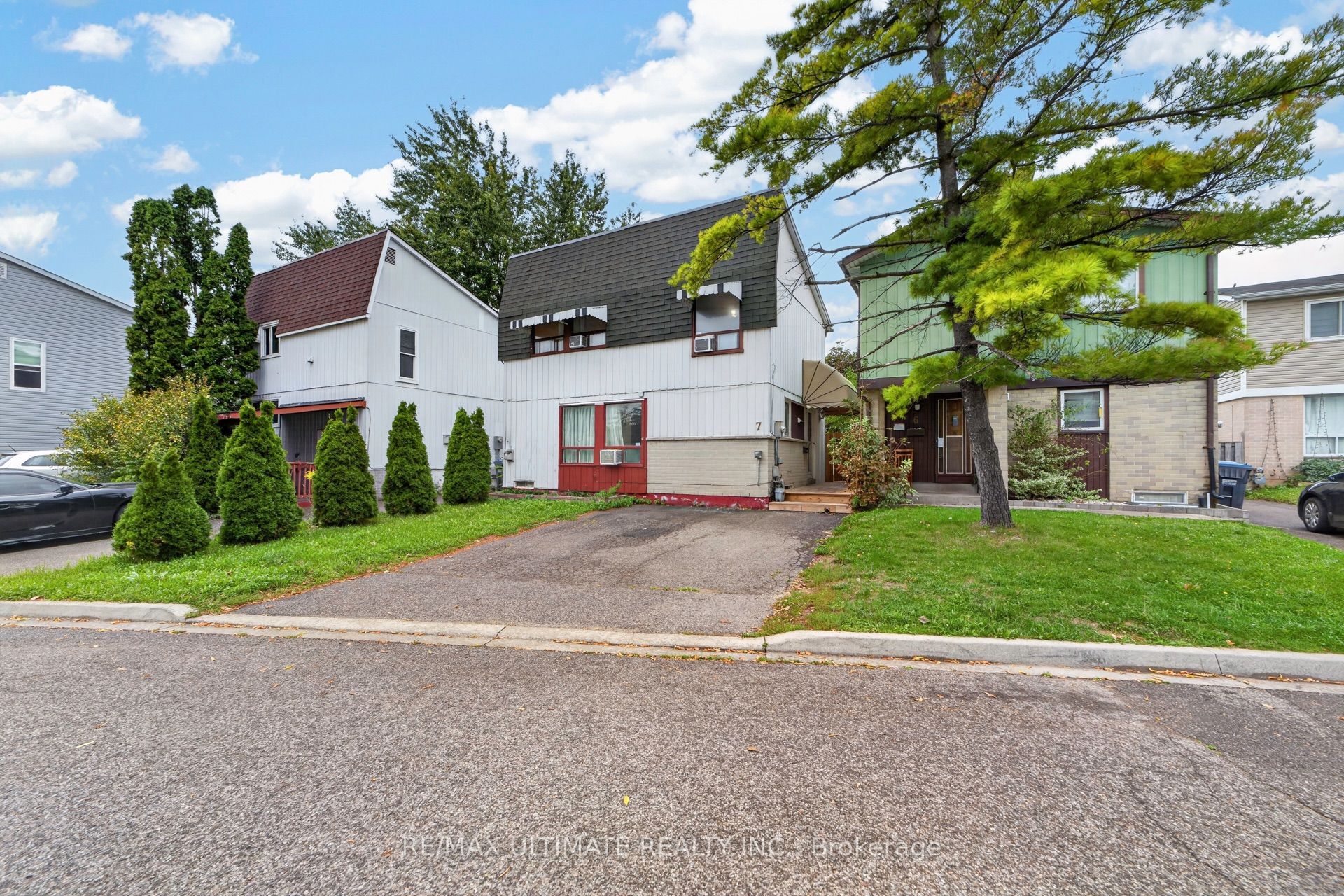 7 Grand River Court