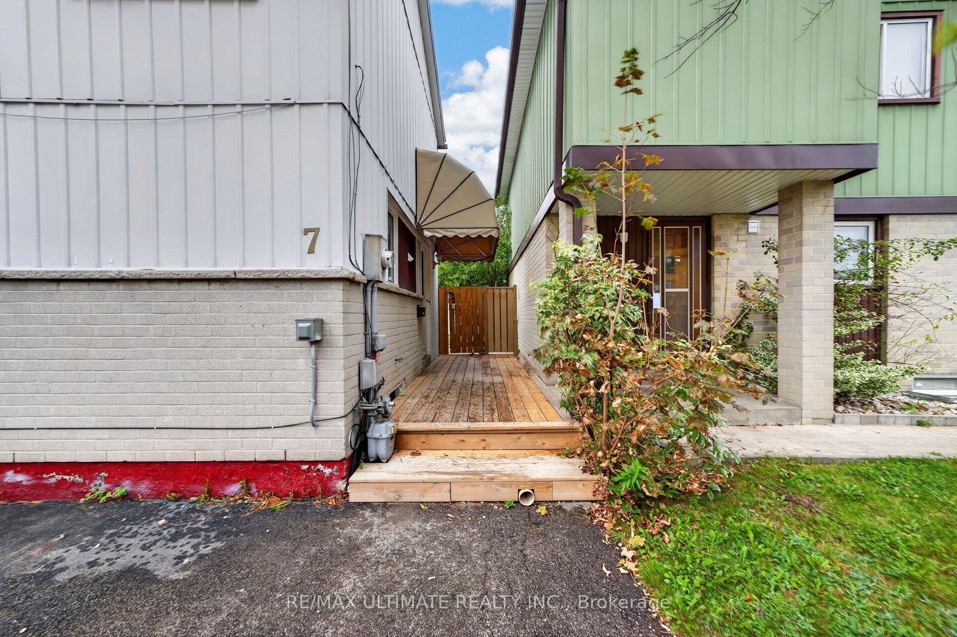 7 Grand River Court