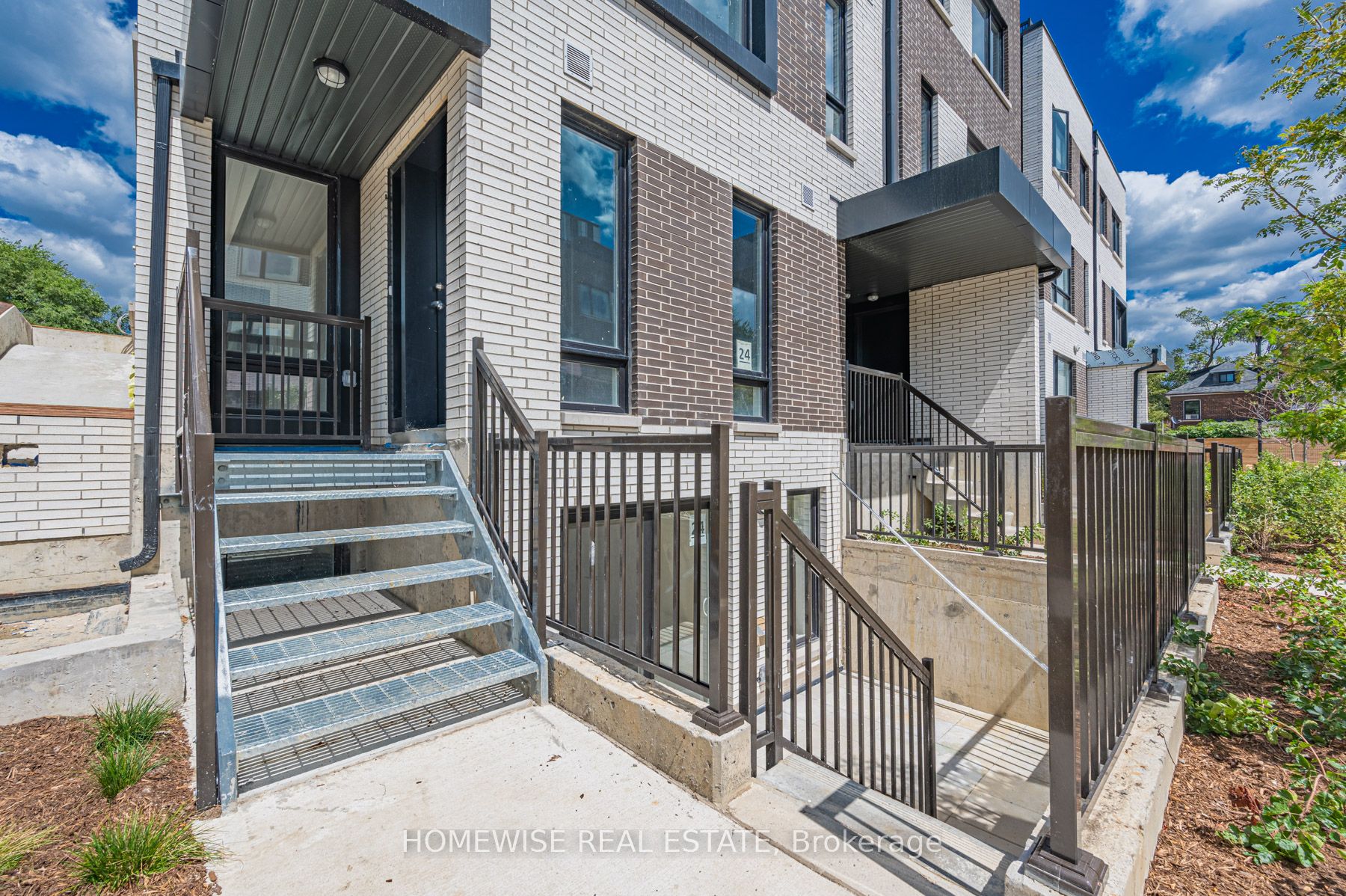 20 Ed Clark Gardens TH8