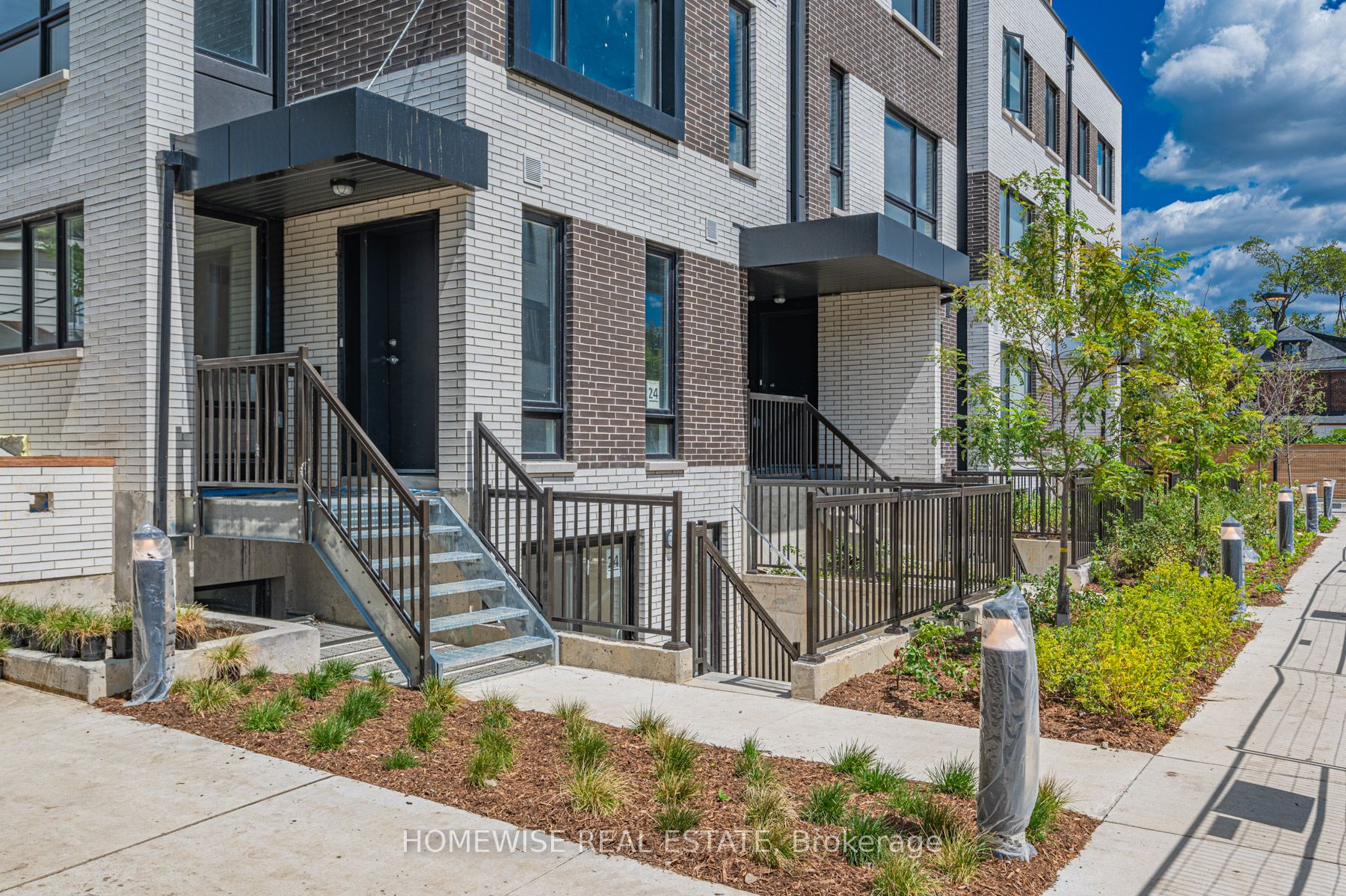 20 Ed Clark Gardens TH8