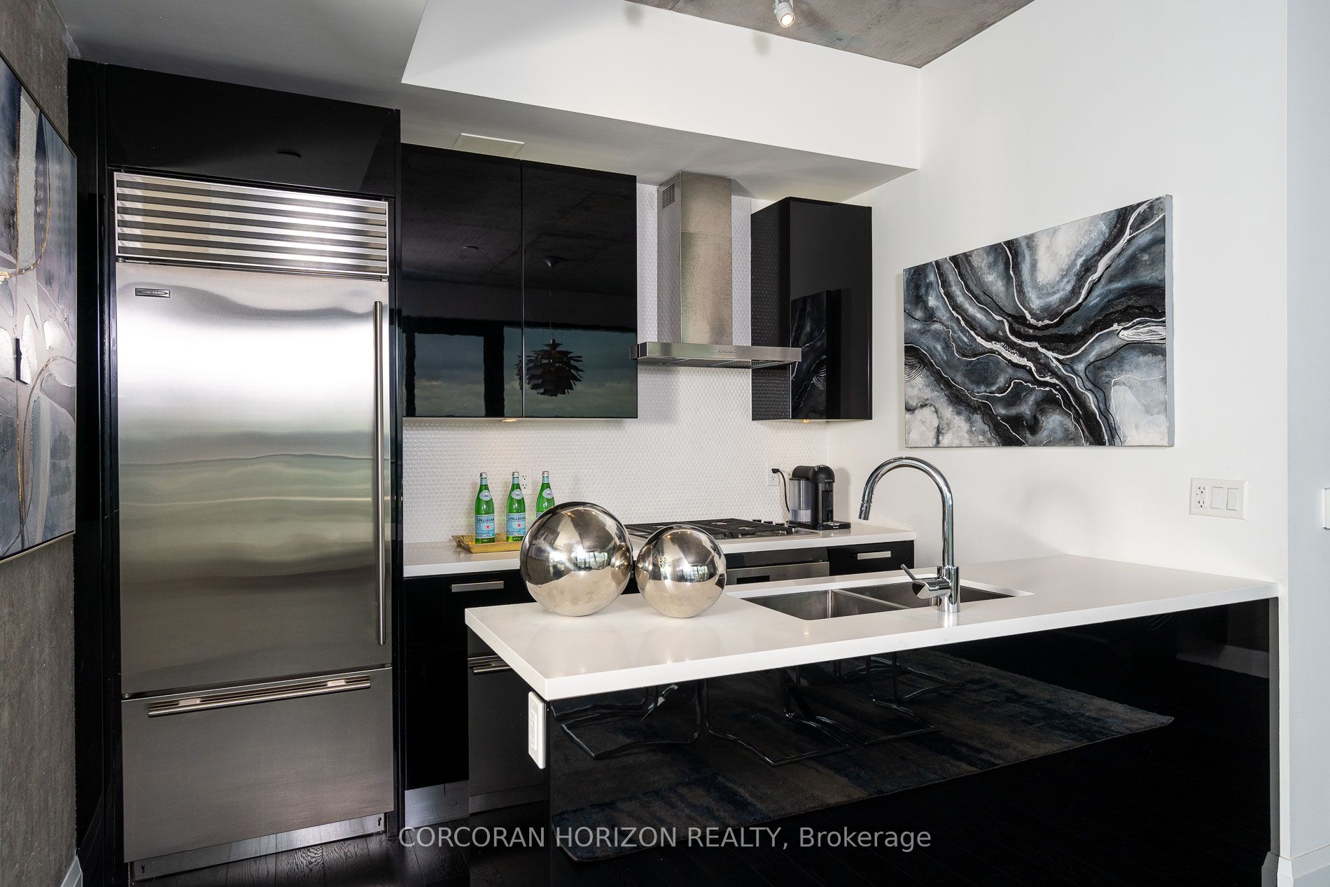 224 King Street W 4601