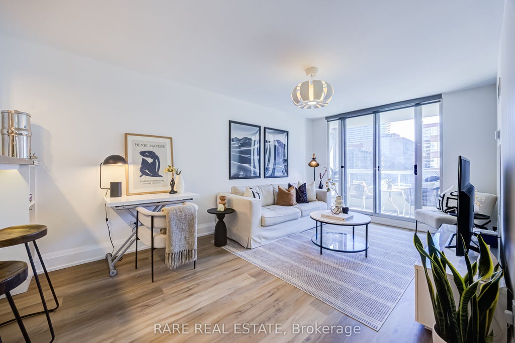 Photo of 43 Eglinton Avenue #806, Toronto, ON M4P 1A5 (MLS # C13785994)