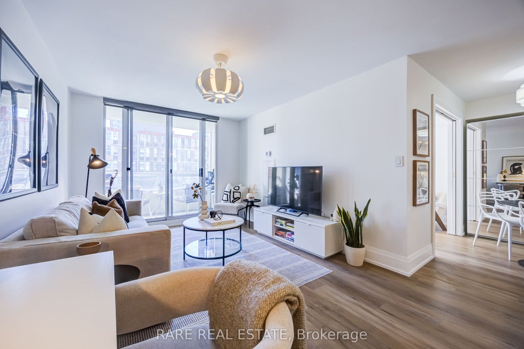Photo of 43 Eglinton Avenue #806, Toronto, ON M4P 1A5 (MLS # C13785994)