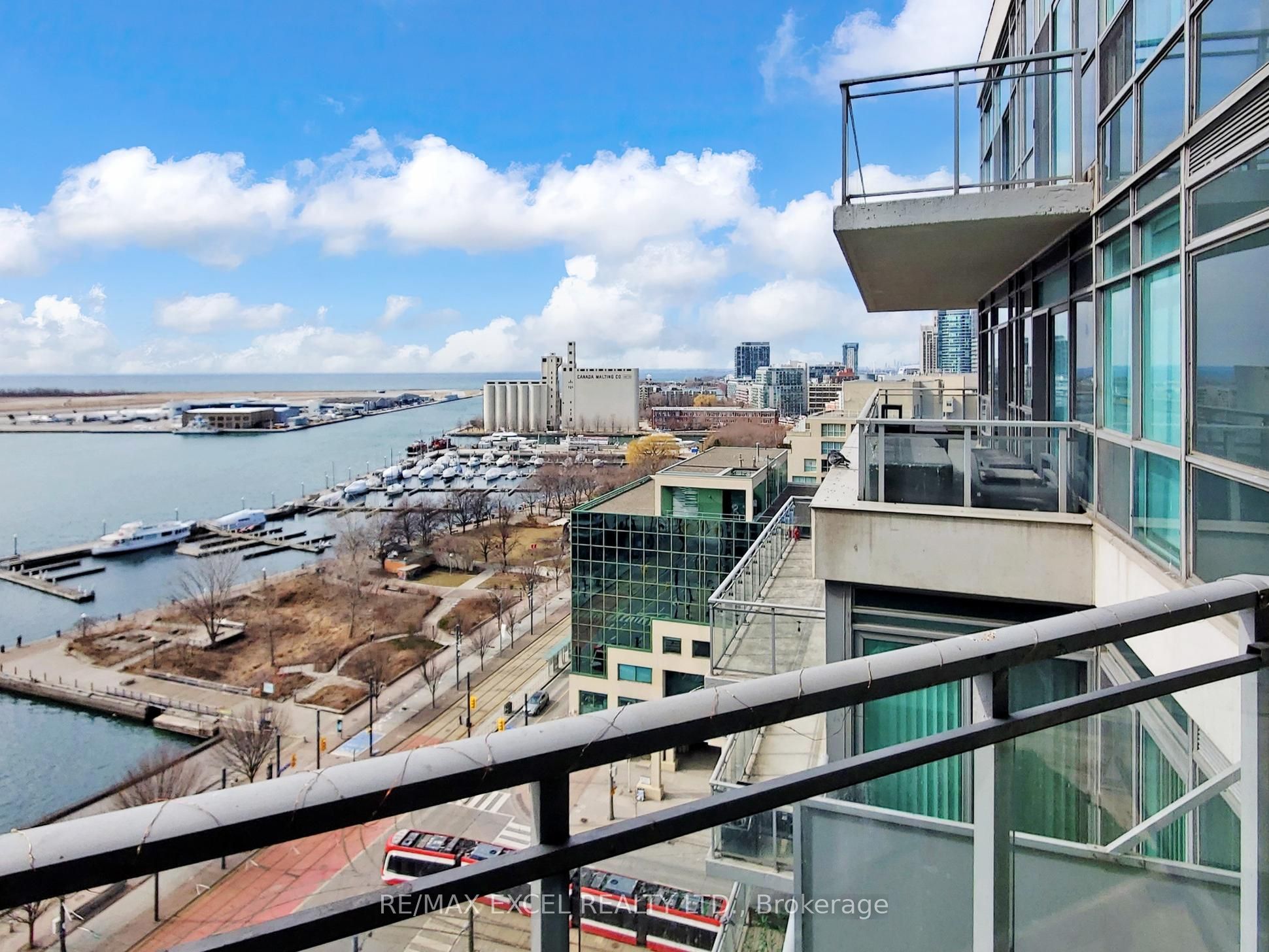 410 Queens Quay W LPH01