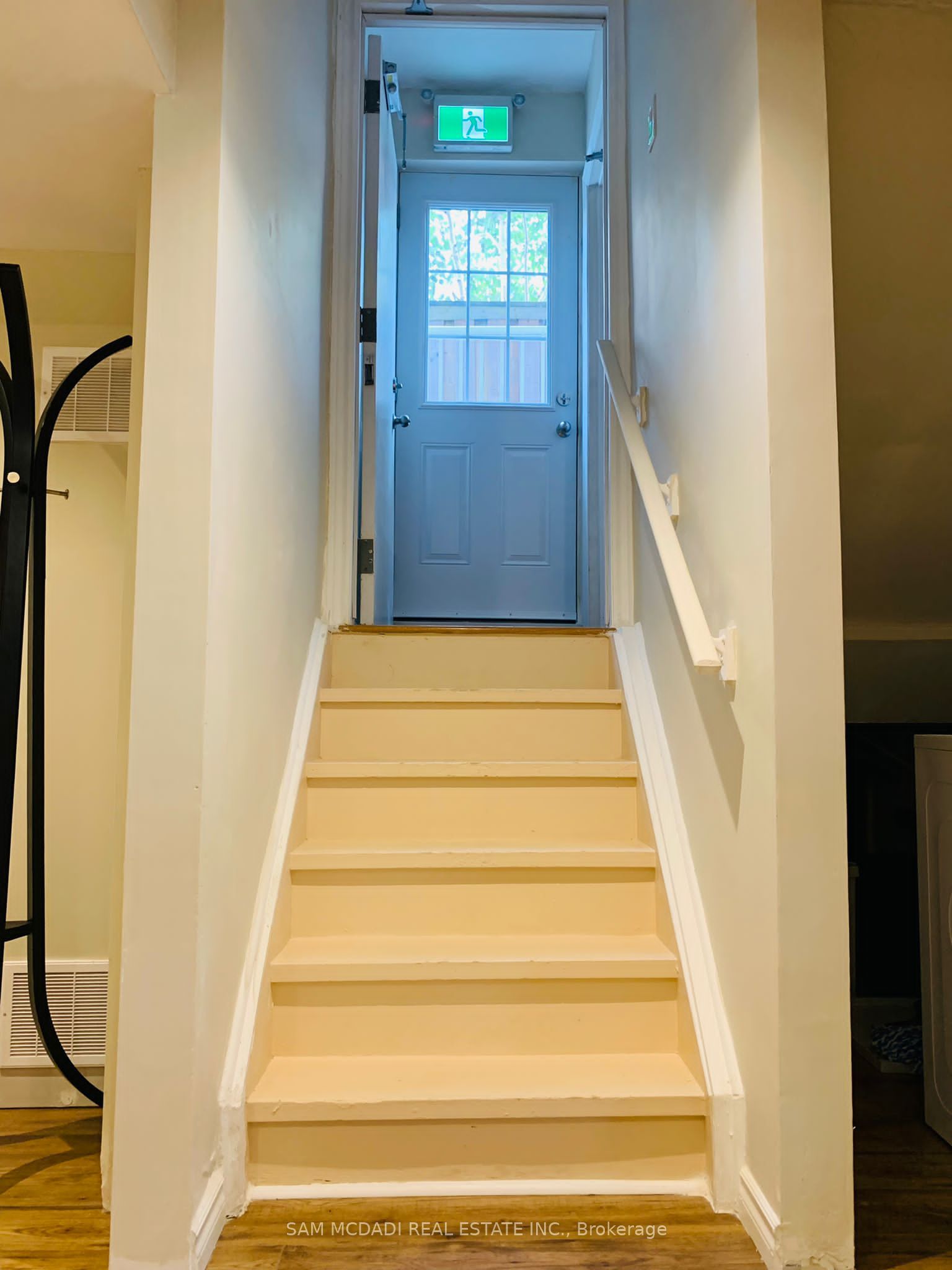 250 Mccready Drive LOWER