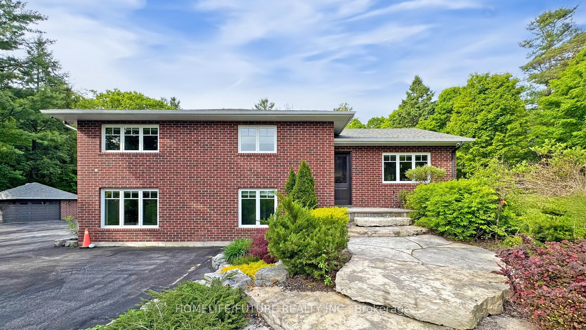 5556 Vivian Road