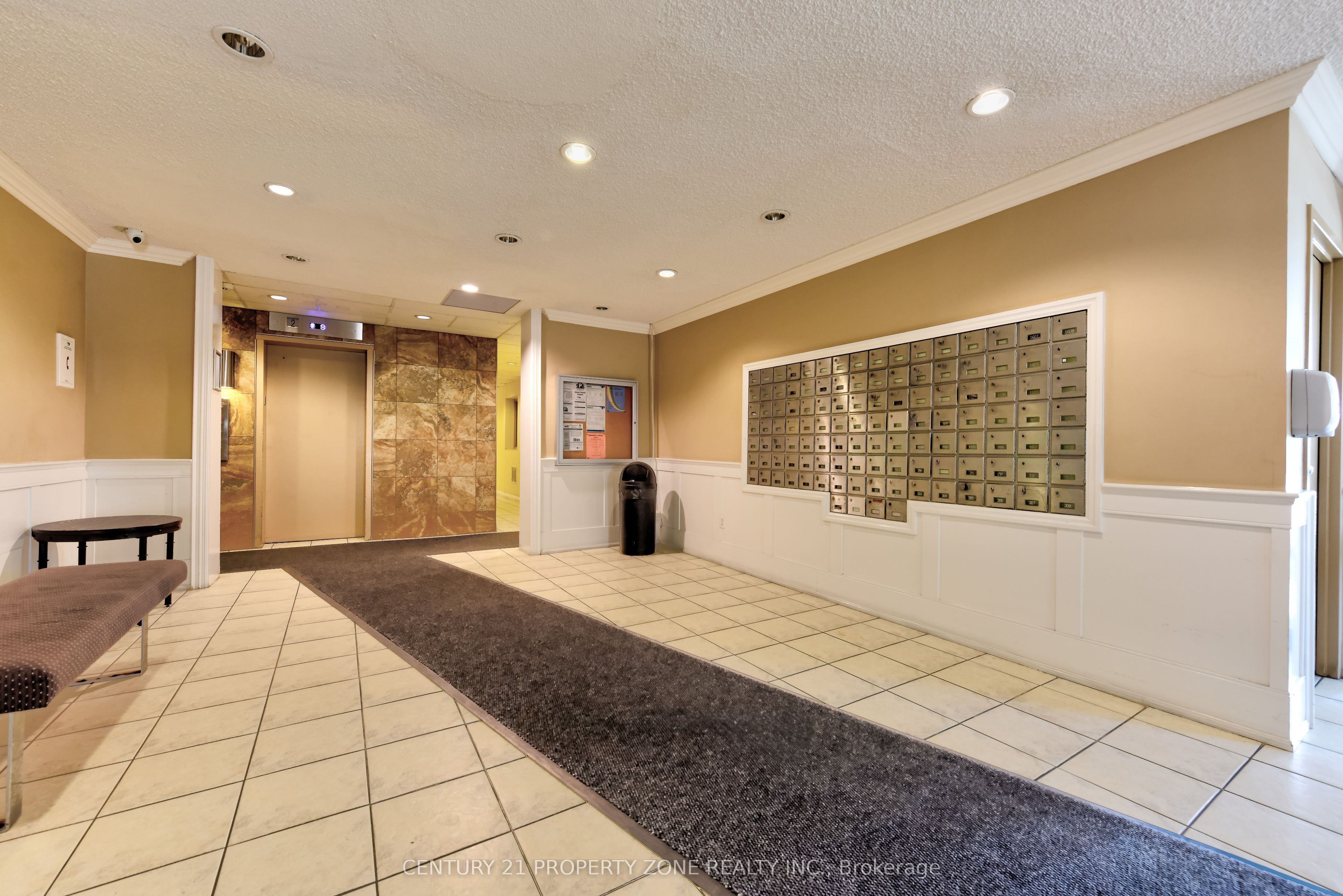 3025 Queen Frederica Drive E 907