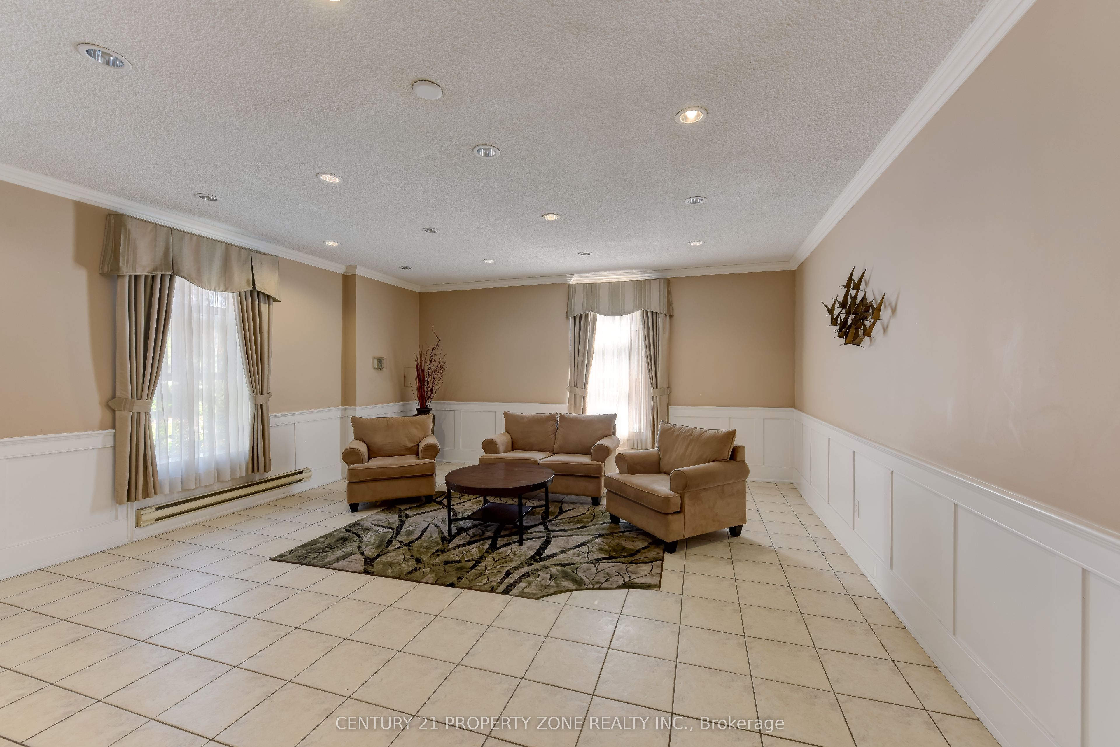 3025 Queen Frederica Drive E 907