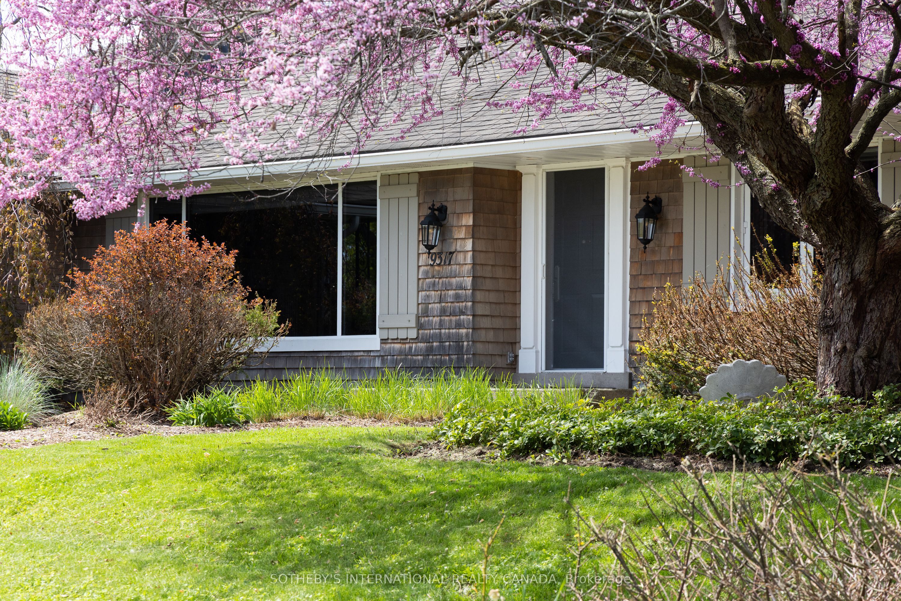 9317 Niagara River Parkway