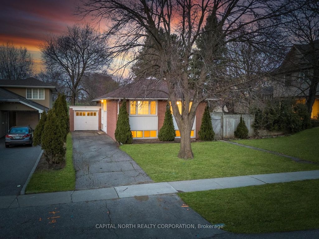 Photo of 7 Golfwood Heights, Toronto, ON M9P 3L8 (MLS # W12432234)