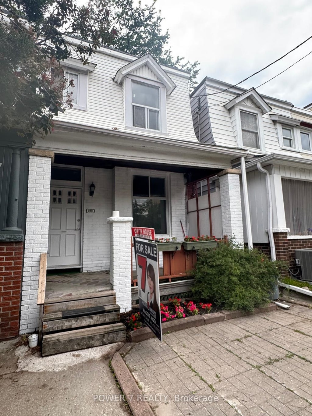 Photo of 810 Ossington Avenue, Toronto, ON M6G 3V1 (MLS # W13530478)