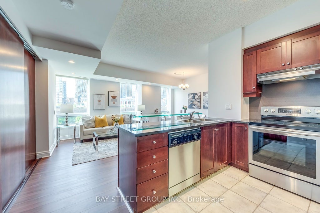 Photo of 500 Queens Quay W #512E, Toronto, ON M5V 3K8 (MLS # C13664466)