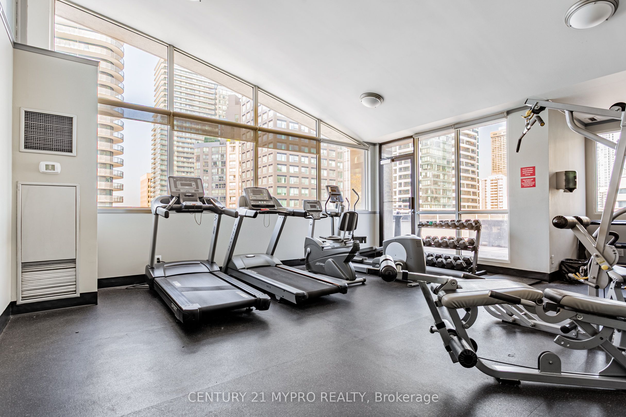 555 Yonge Street 401