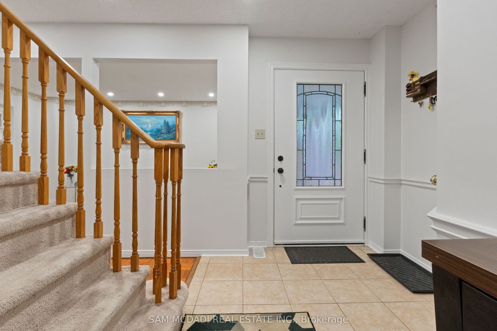 Photo of 6906 Hickling Crescent, Mississauga, ON L5N 5A8 (MLS # W12450571)