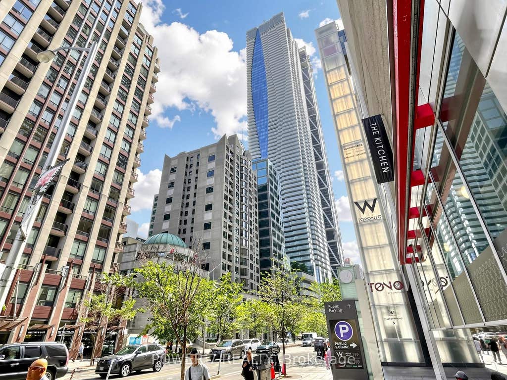 Photo of 8 Park Road #2512, Toronto, ON M4W 3S5 (MLS # C13650290)