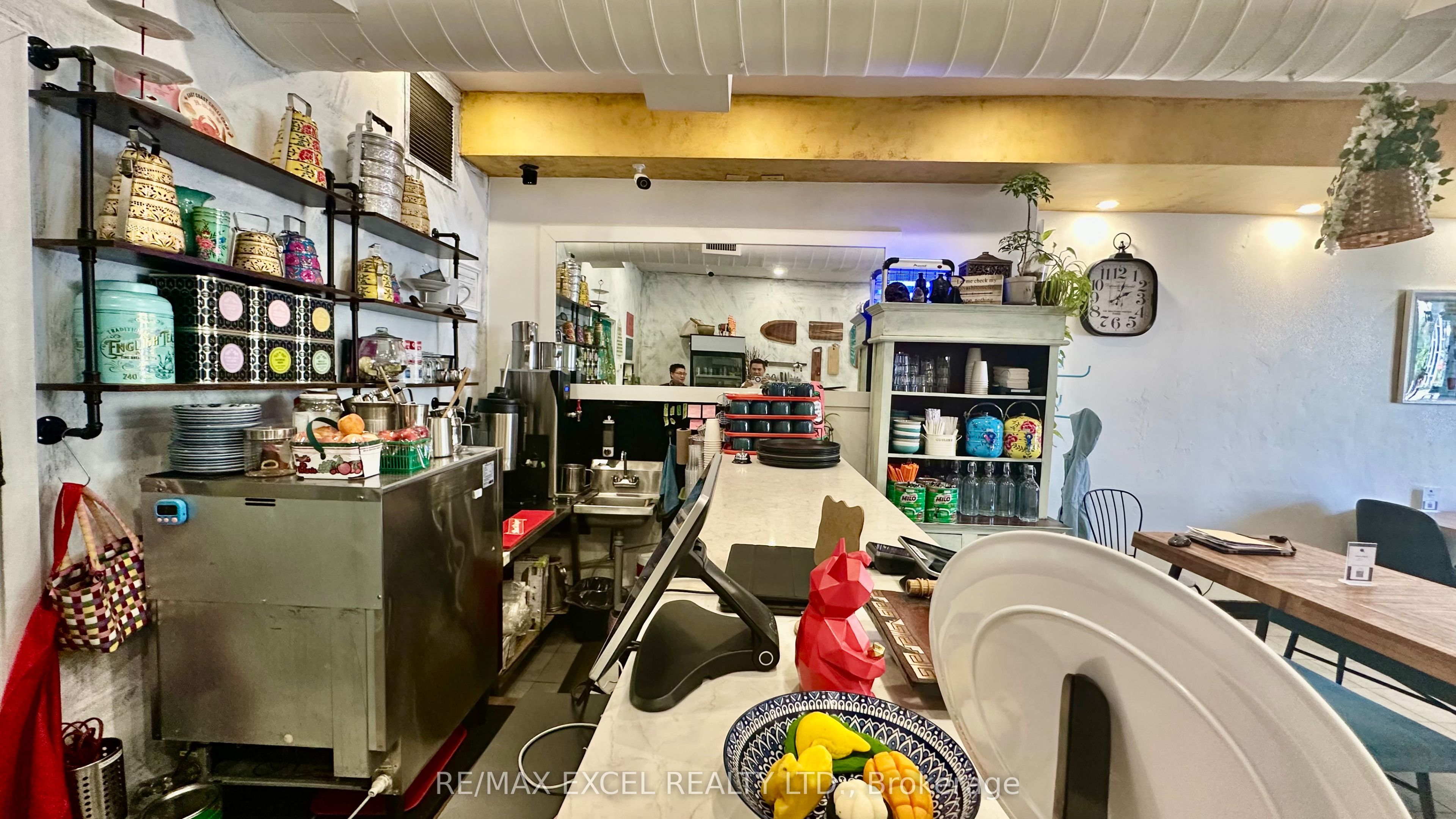 713 College St Street