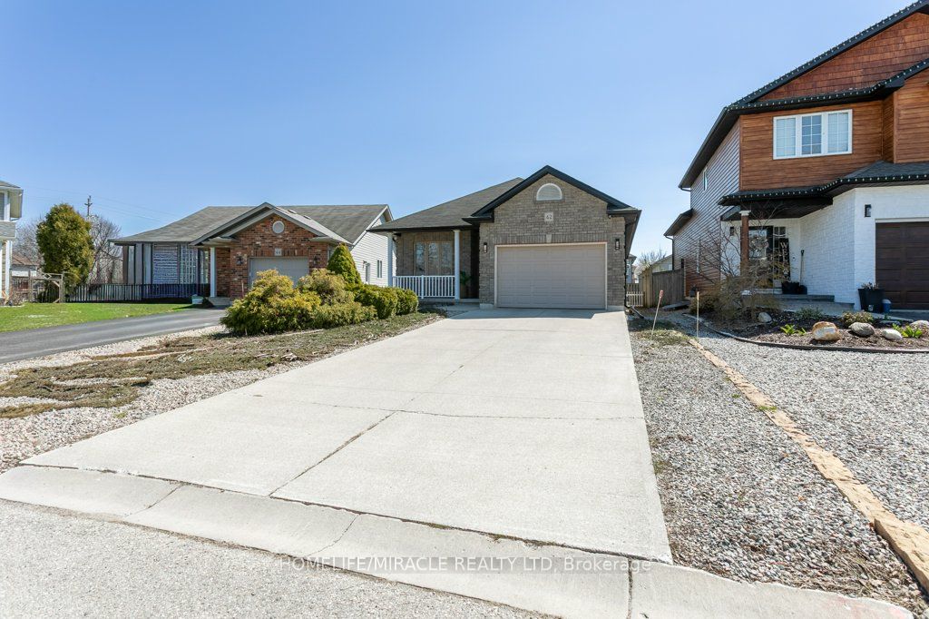42 Kerr Crescent