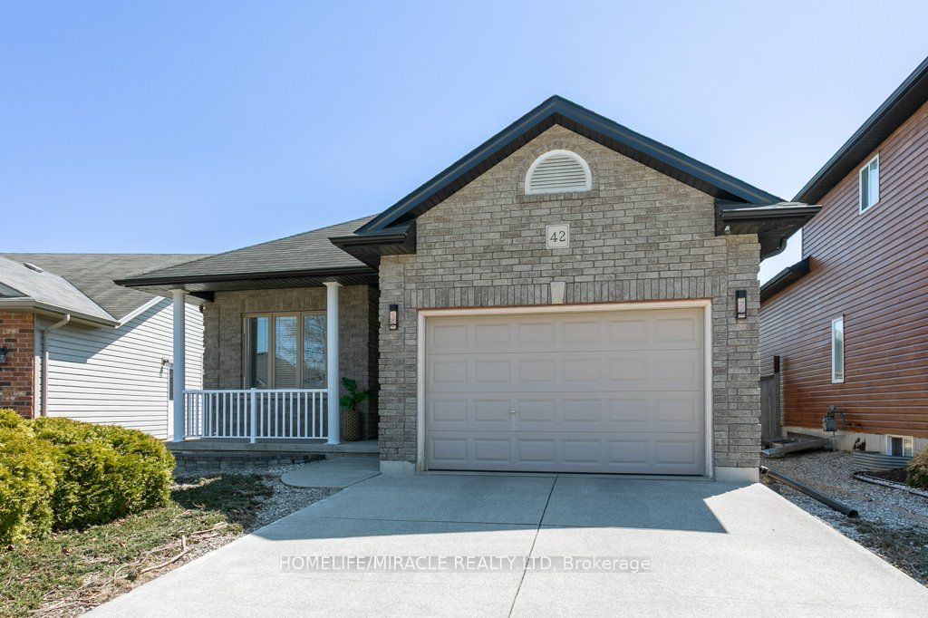 42 Kerr Crescent