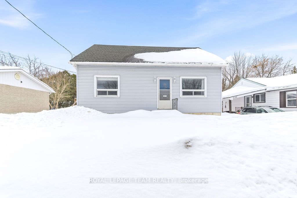 Photo of 1120 Pembroke Street W, Pembroke, ON K8A 5R5 (MLS # X12837164)