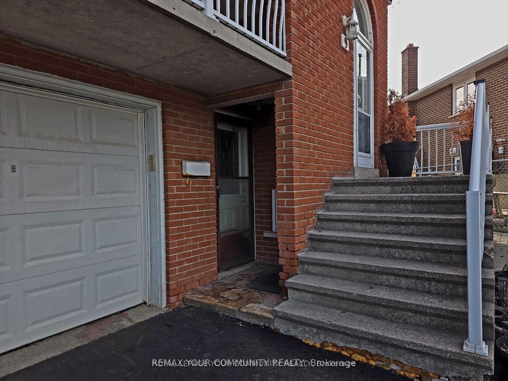 Photo of 9 Stocco Court, Vaughan, ON L4L 2X9 (MLS # N12720148)