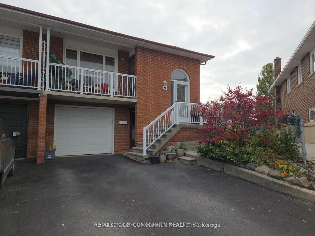 Photo of 9 Stocco Court, Vaughan, ON L4L 2X9 (MLS # N12720148)