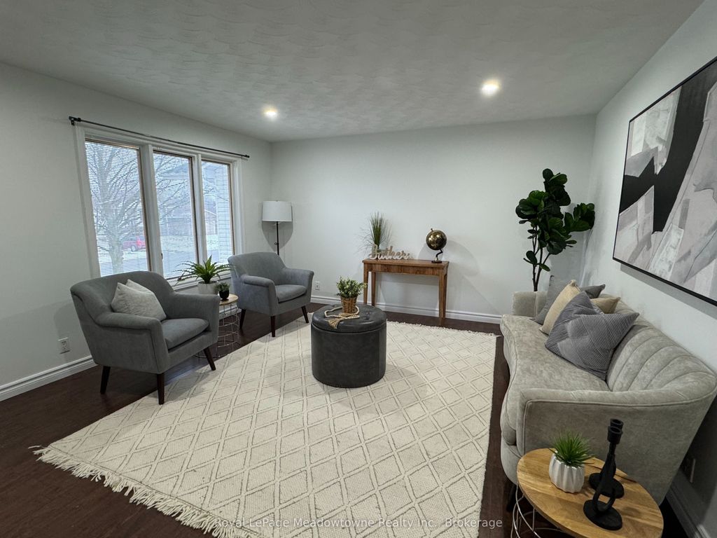 Photo of 13 THOMPSON Drive, Norfolk, ON N0A 1N4 (MLS # X12852584)