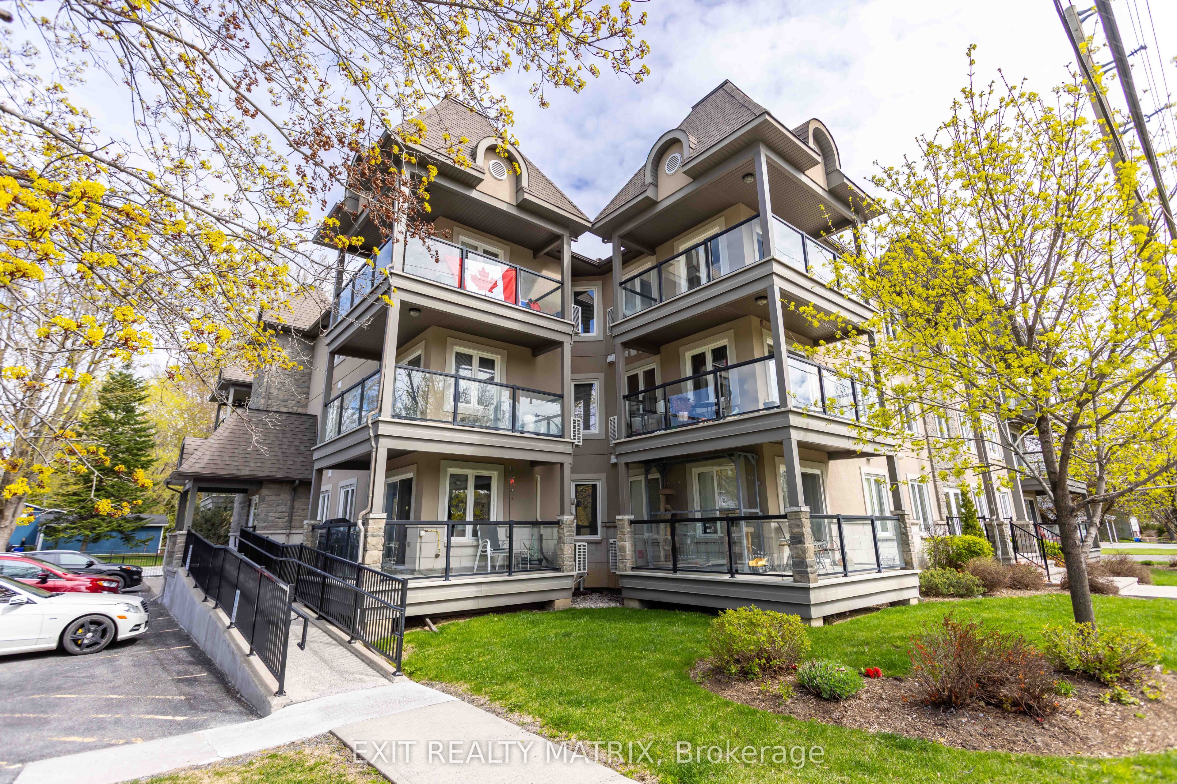 Photo 1 of 47 — 2 Warner Street 104, Russell, ON K4R 0B4