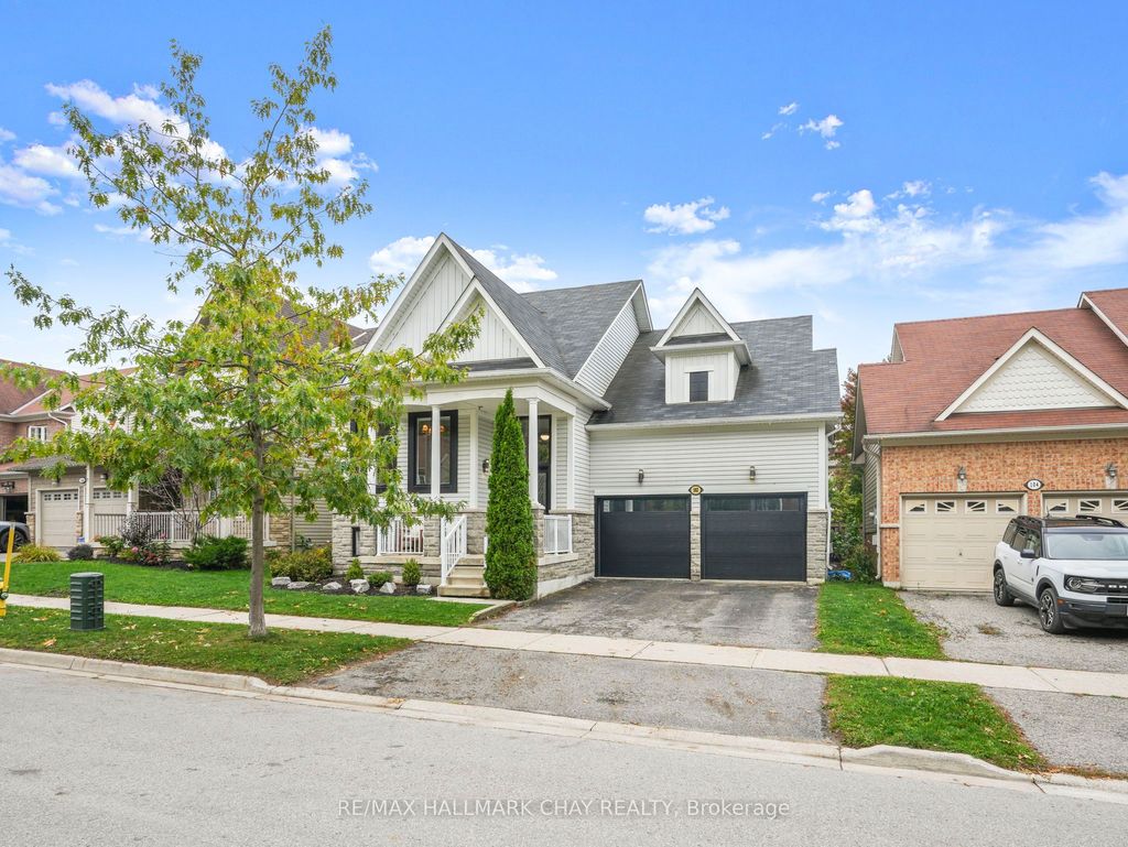Photo of 102 Diana Way, Barrie, ON L4M 7J2 (MLS # S13099850)