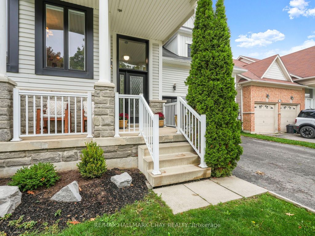 Photo of 102 Diana Way, Barrie, ON L4M 7J2 (MLS # S13099850)