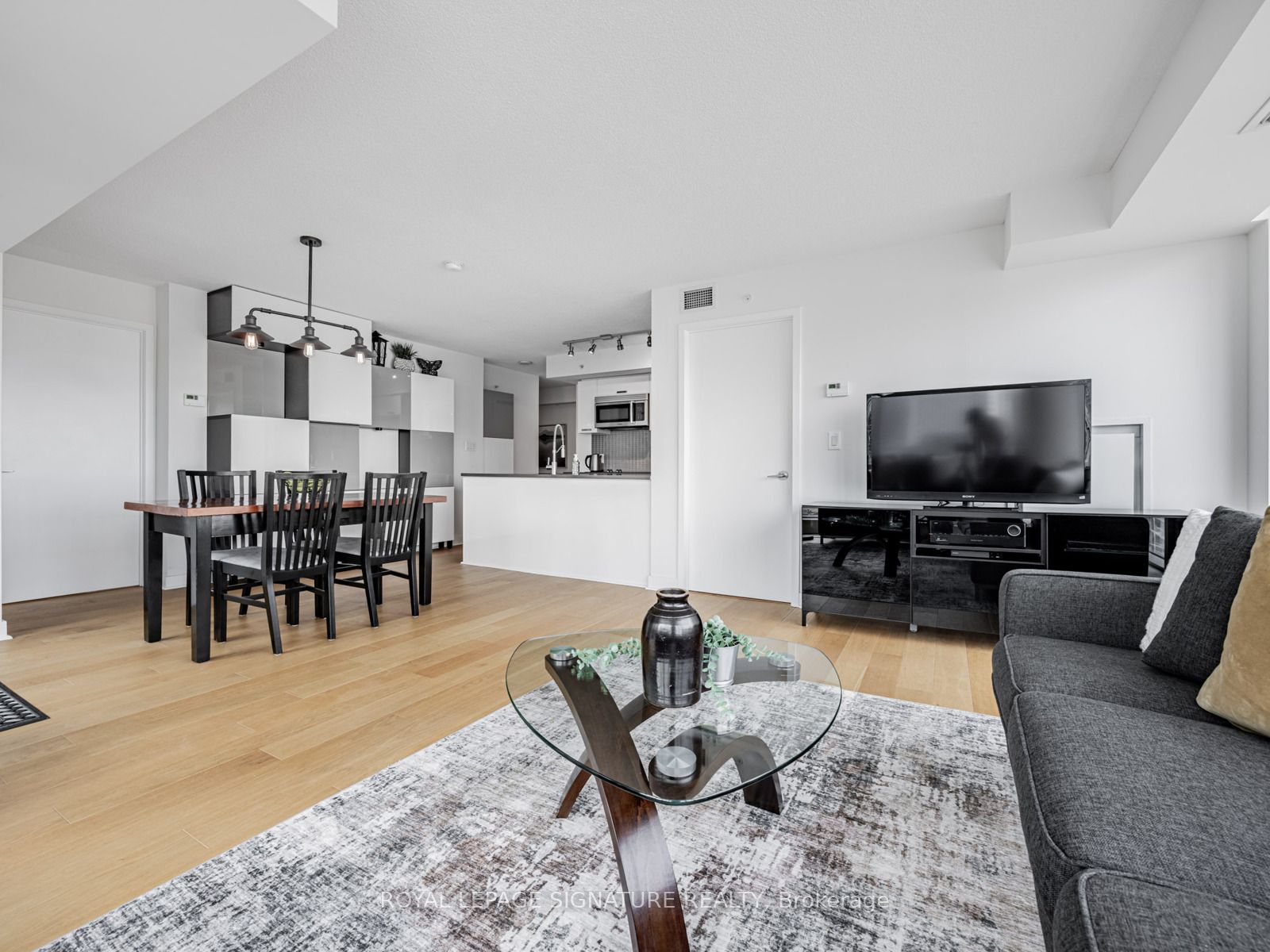 295 Adelaide Street W 1804