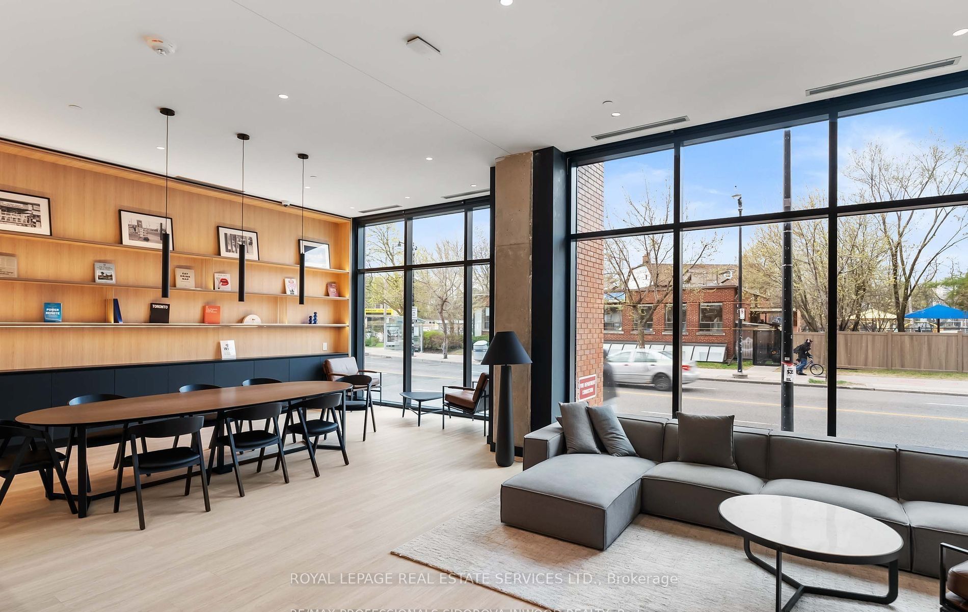 Toronto, ON M6P 1Y2, Canada, 1 Bedroom Bedrooms, ,1 BathroomBathrooms,Residential,Active,183030