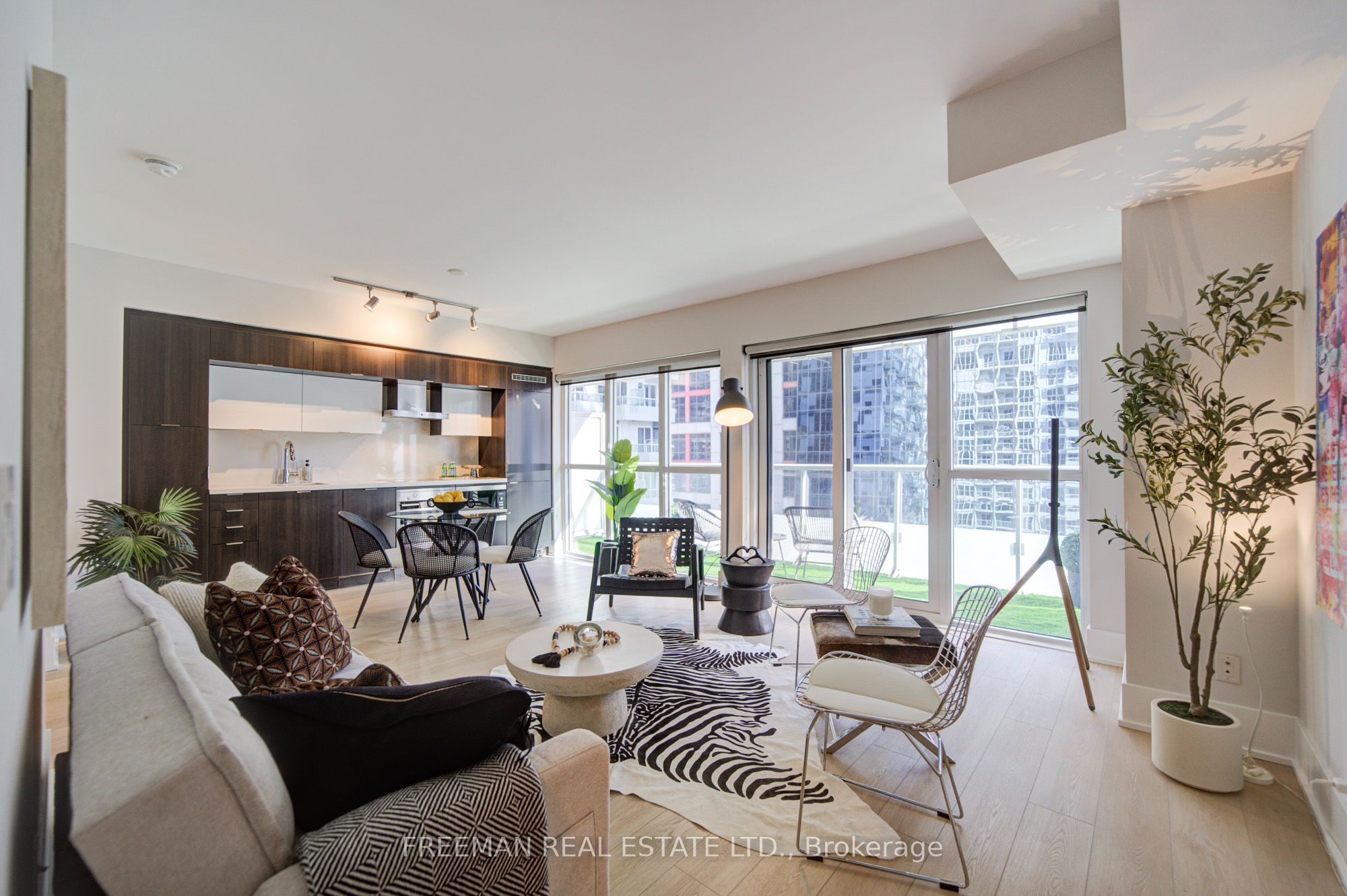 300 Front Street W 709