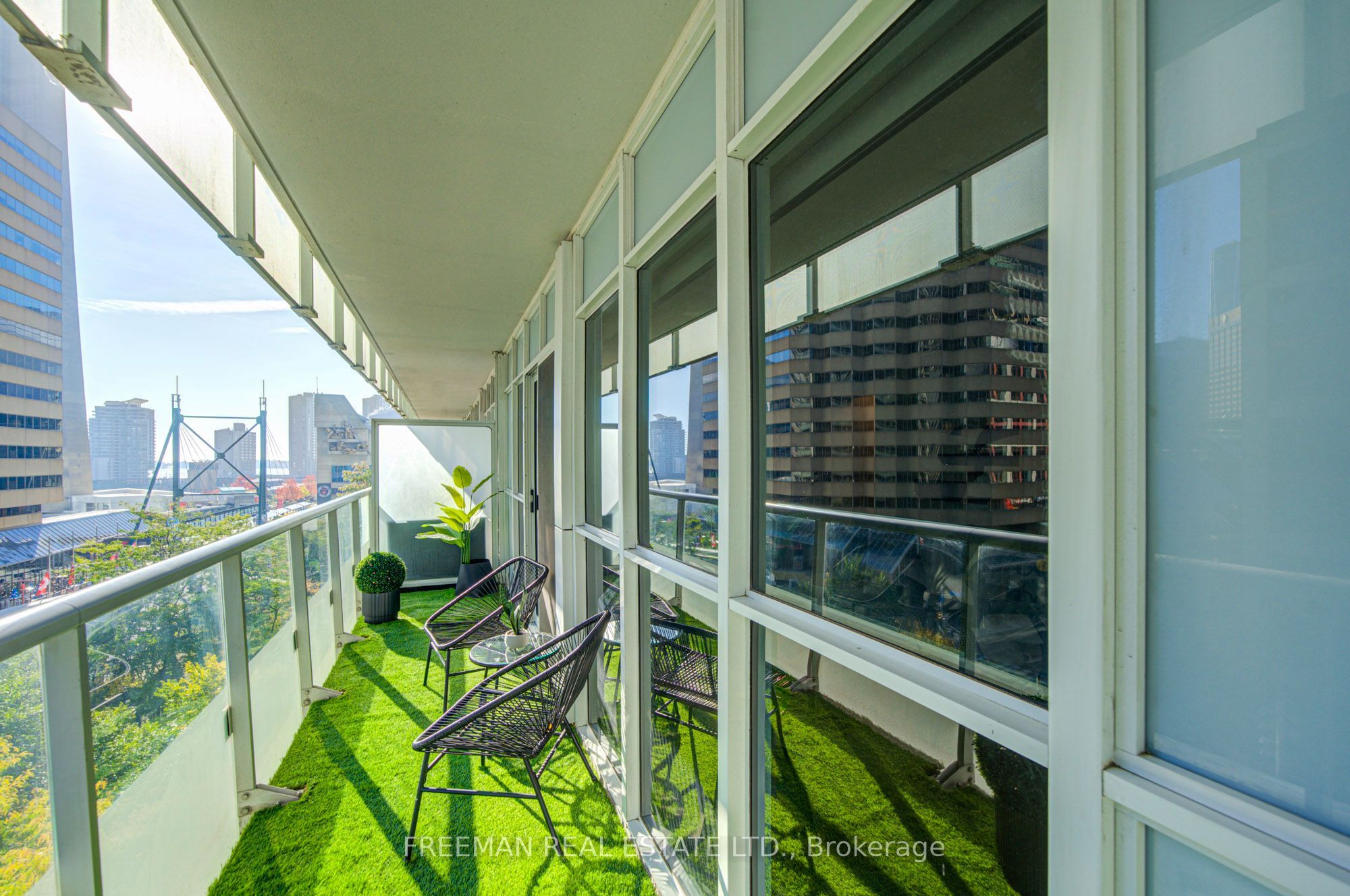 300 Front Street W 709