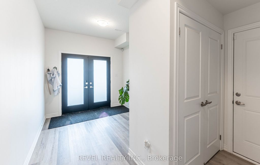 Photo of Hamilton, ON L8H 0B6 (MLS # X13202770)