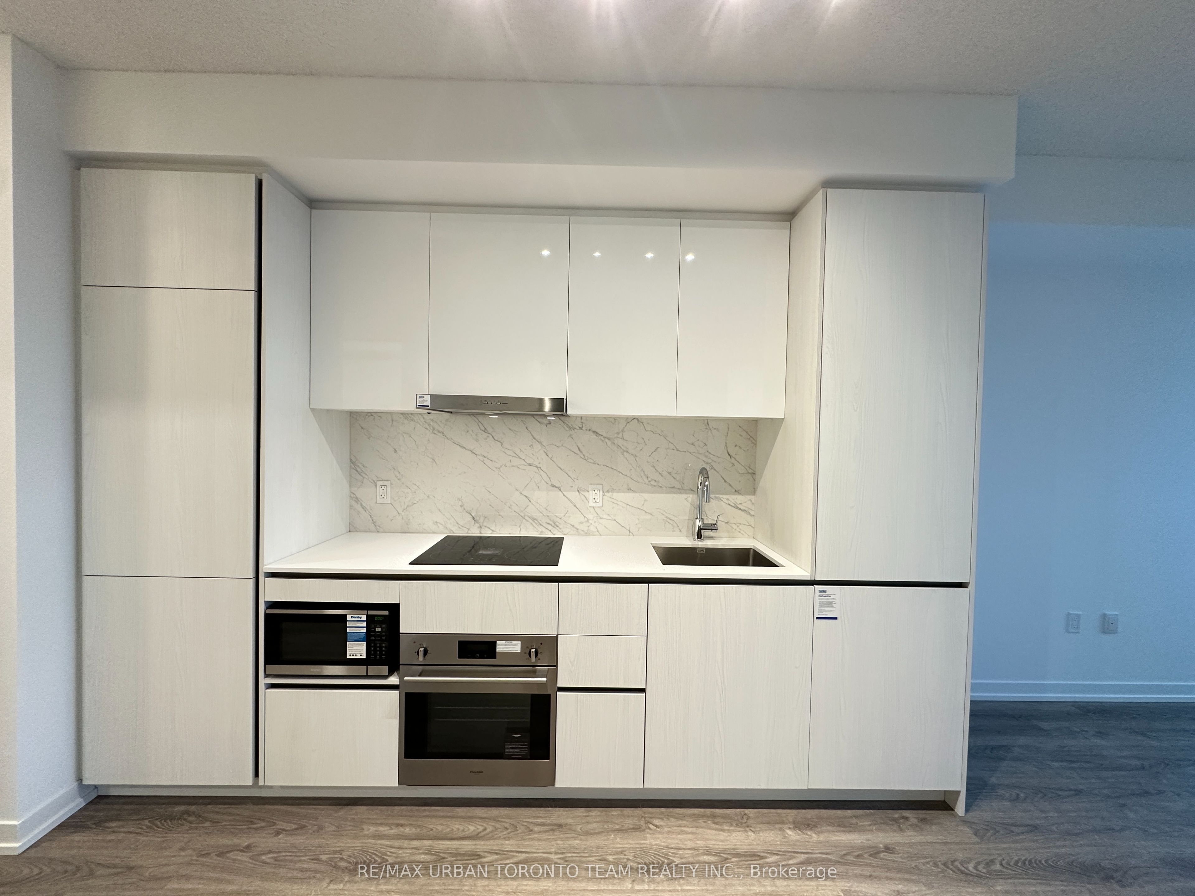 8 Interchange Way 2111