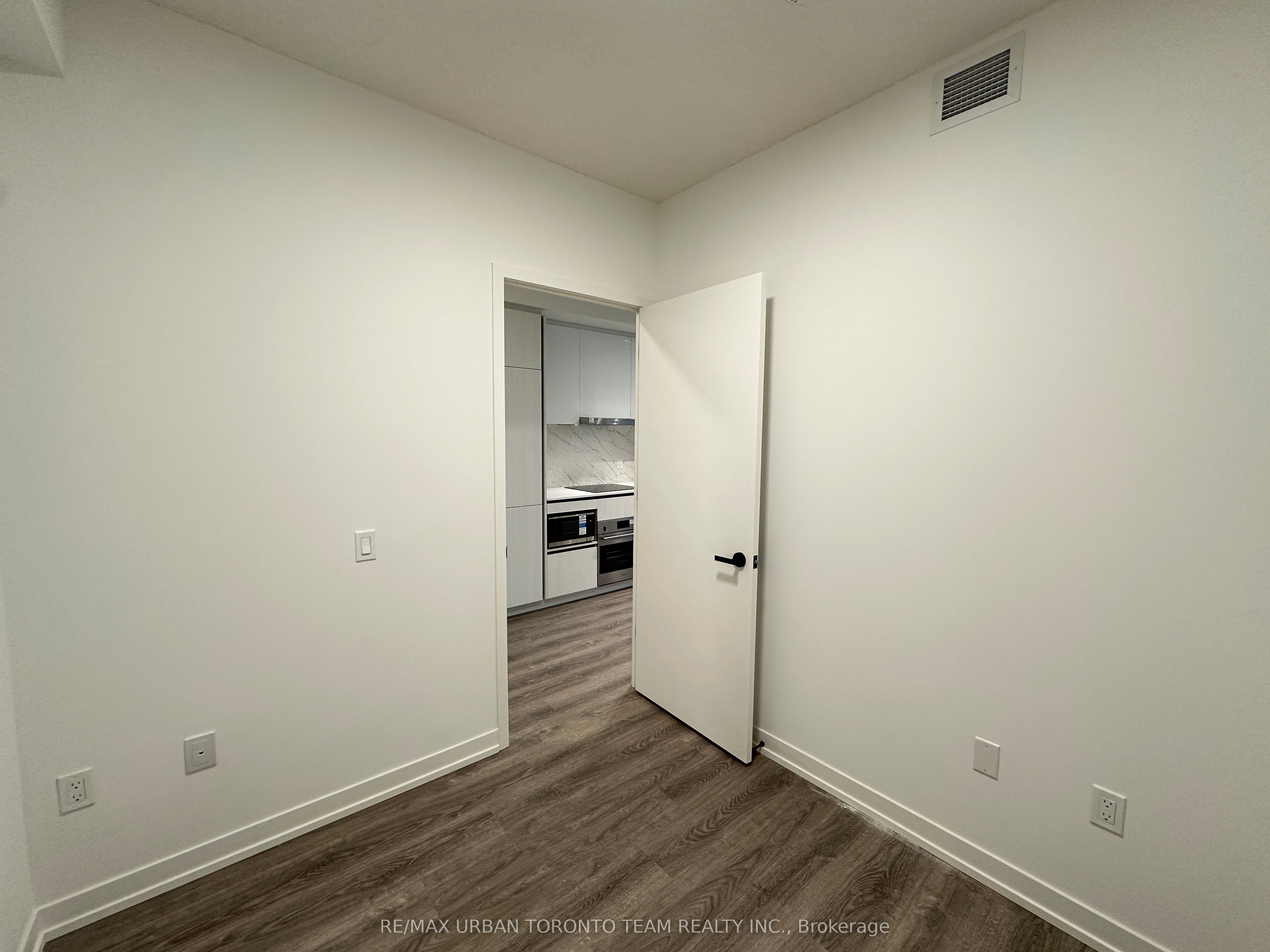 8 Interchange Way 2111