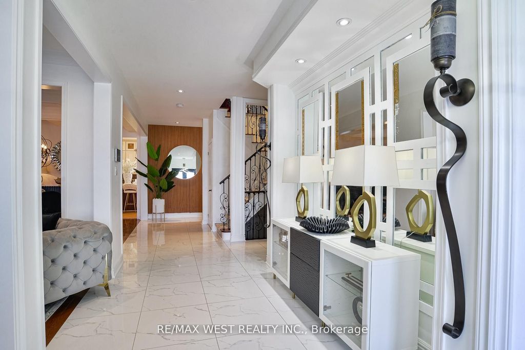 Photo of 134 Sandringham Drive, Barrie, ON L4M 0C9 (MLS # S12892050)