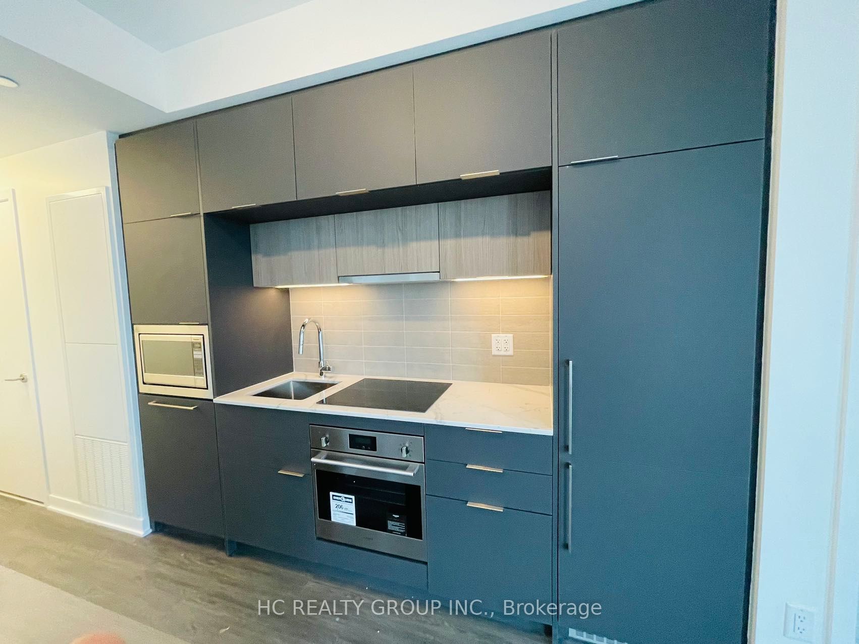 185 Alberta Avenue 708