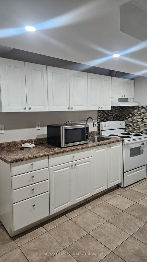 54 Amethyst Circle Basement Brampton ON L6P 0Z3