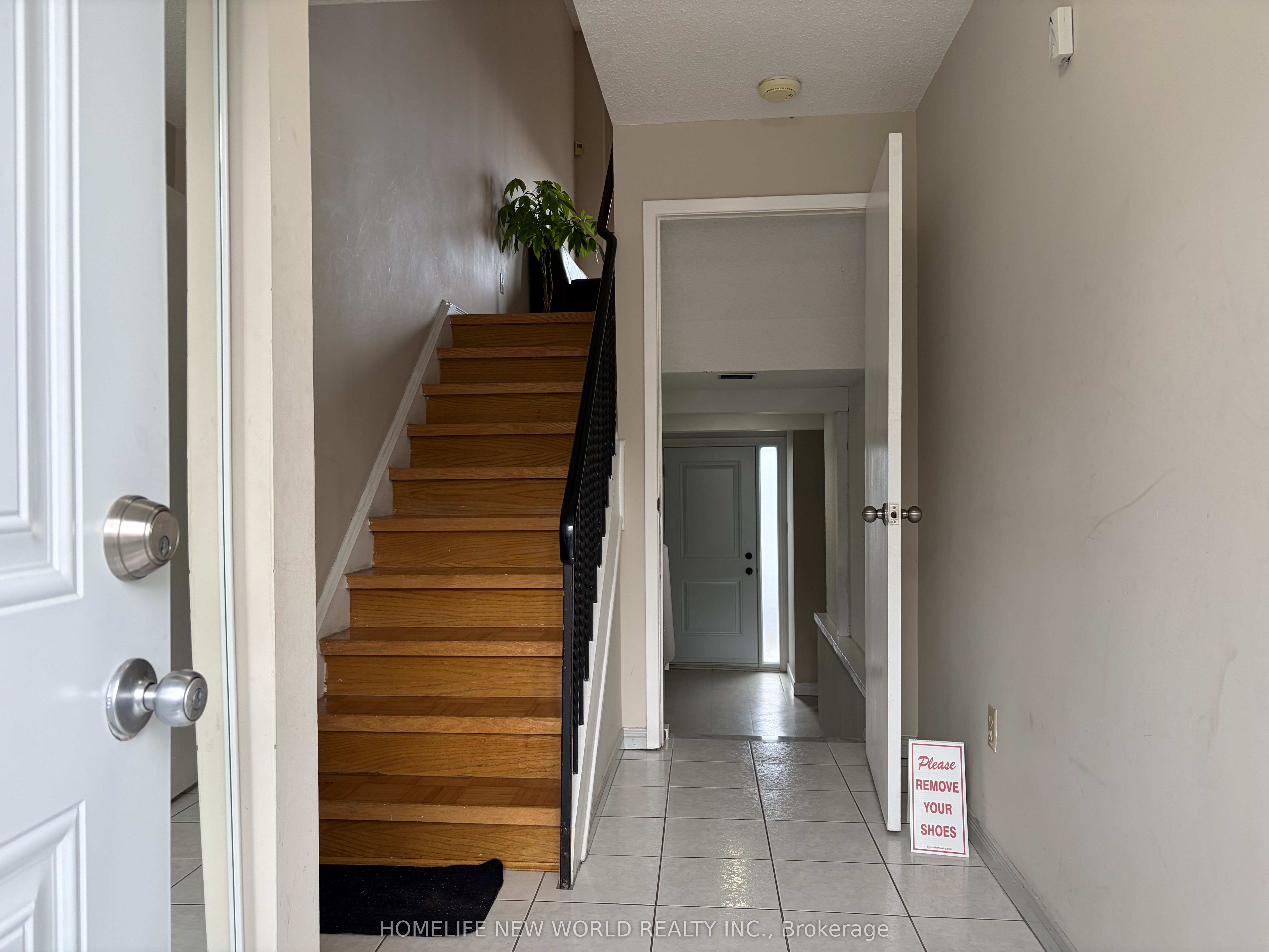 1121 Sandhurst Circle 35