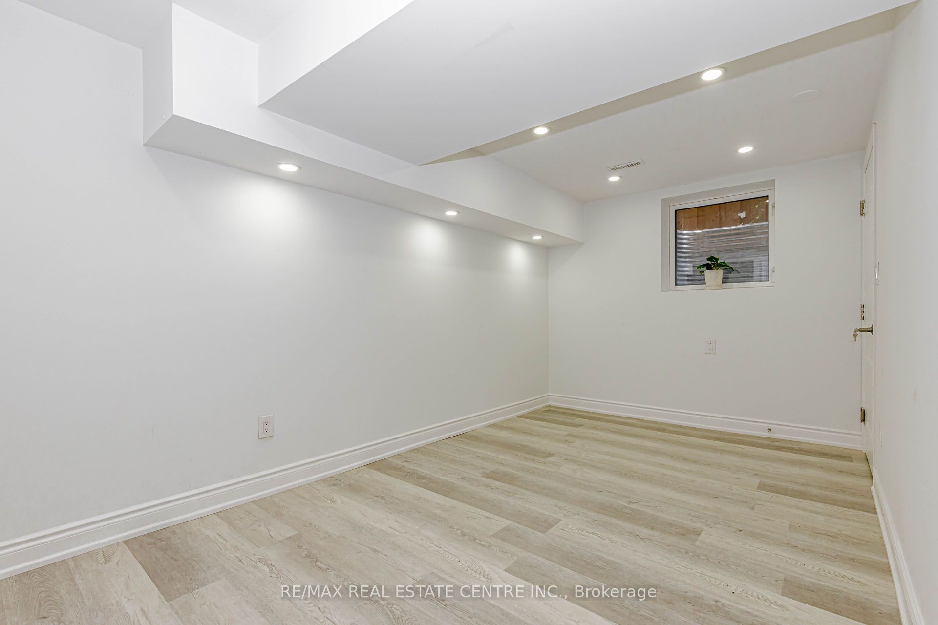 17 Scotia Drive #2